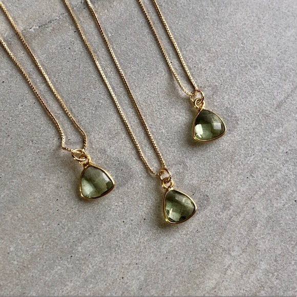 Green Amethyst Trillion 22k Gold Necklace - Picture 2 of 4